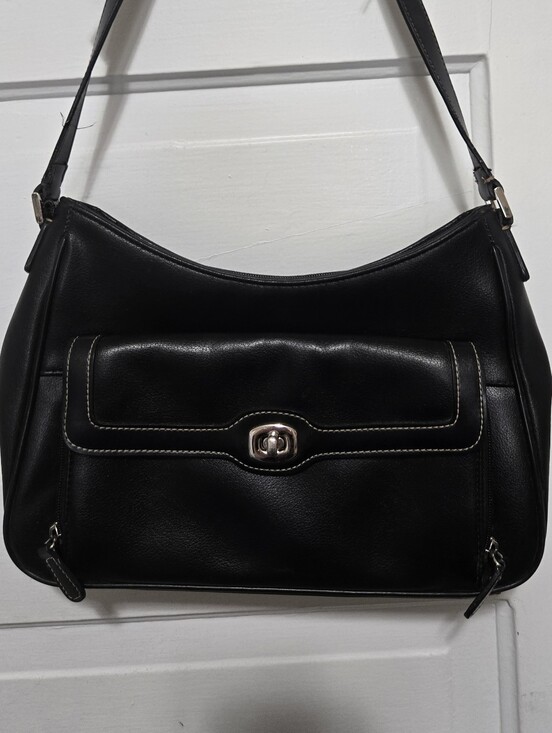 Liz Claiborne Collection Handbags - Liz Claiborne Collection Black Leather Shoulder Bag
